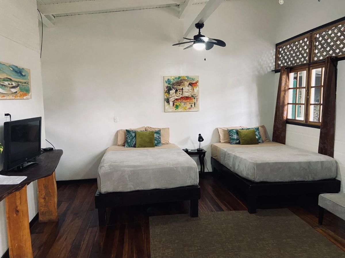 Lizard King Hotel & Suites Puerto Viejo de Talamanca Extérieur photo